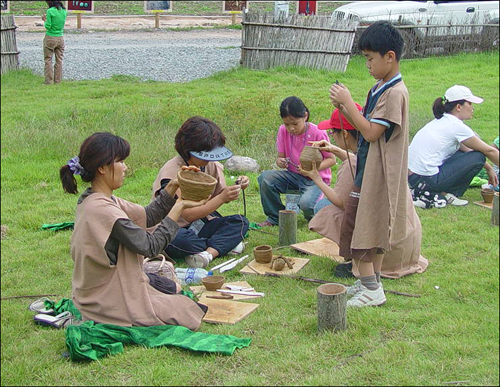 흙을 빚어 그릇을 만들다 보면 때론 멋진 작품이 나오기도 한답니다. 